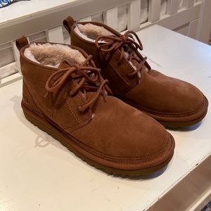 Size 12 Ugg Neumel’s. NEVER WORN.